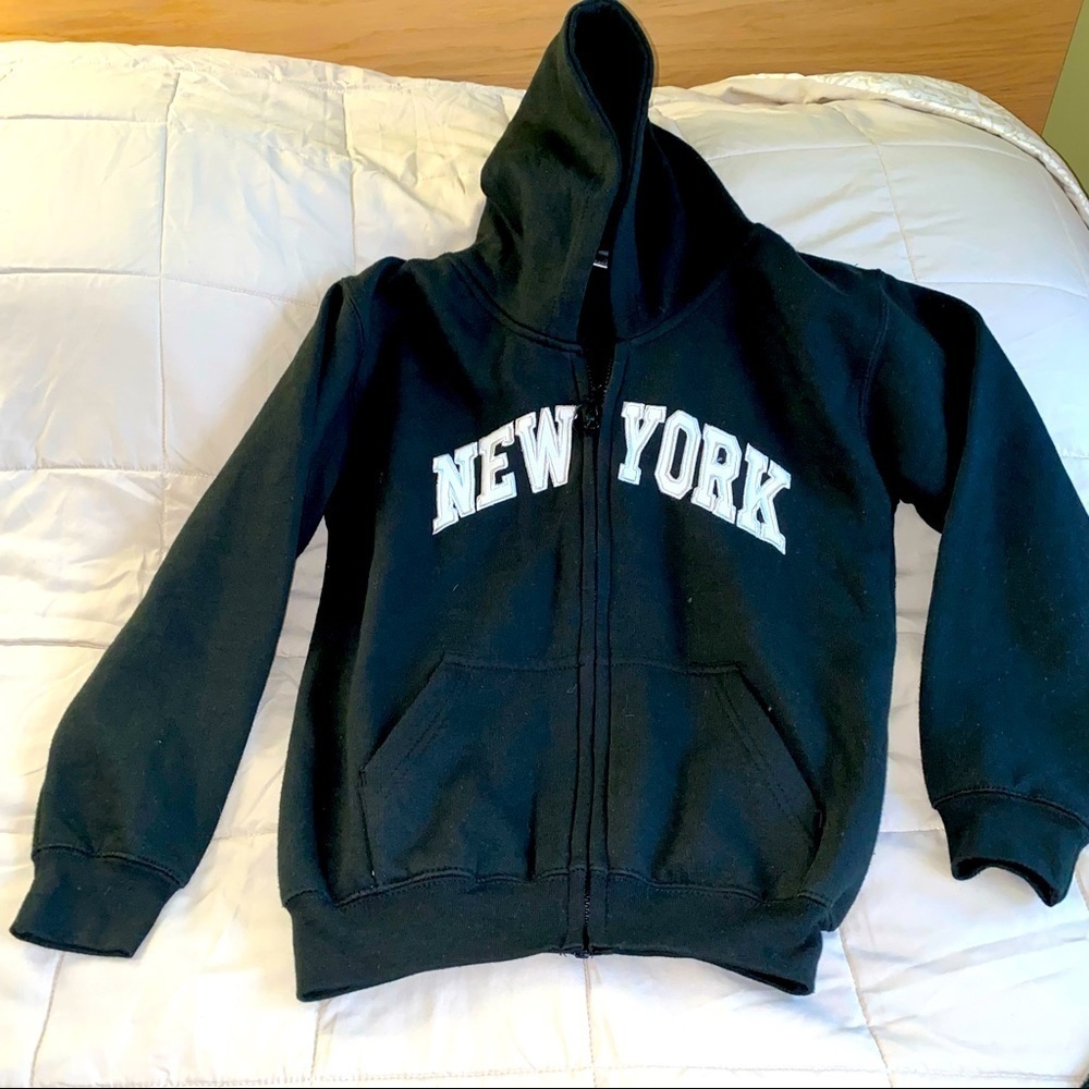 𝅺proclaim New York Pride or fanship ( is that a word?). BLACK cloth logo sweat